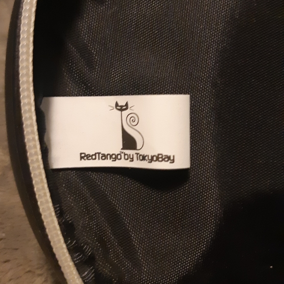 TokyoBay Exclaim Cat Round Travel Cosmetic Bag - Picture 4 of 7